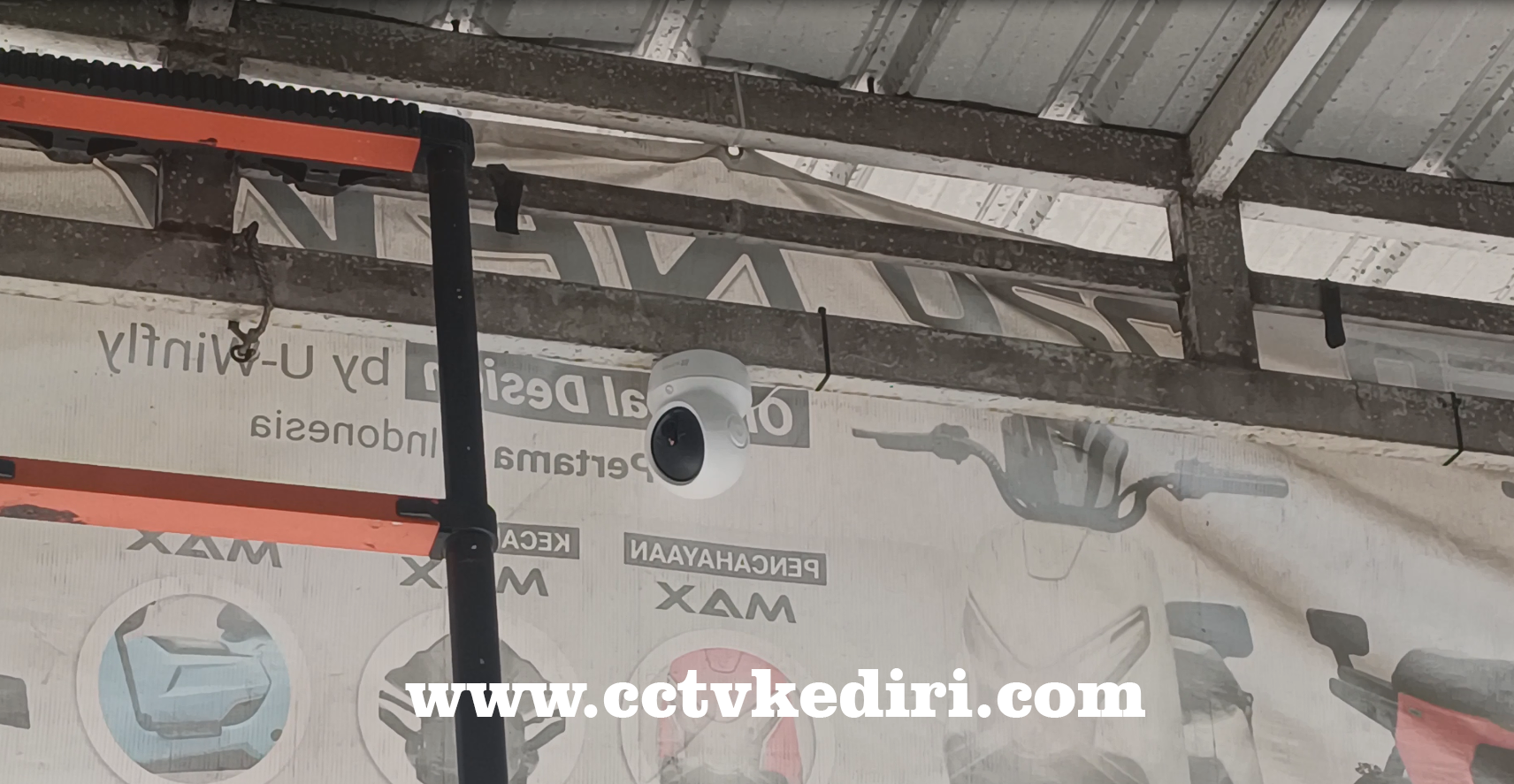 <p>Pemasangan 2 kamera EZVIZ merupakan solusi efektif untuk meningkatkan sistem keamanan di rumah, kantor atau tempat usaha. EZVIZ adalah merek pengawas (CCTV) pintar yang mendukung pengawasan real-time melalui internet dengan kualitas video yang jernih dan fitur canggih.&nbsp;</p>